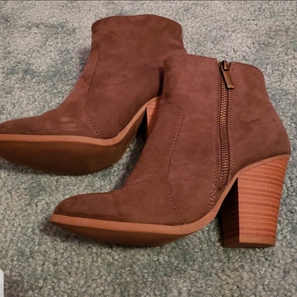 JustFab Shoes - Green Just Fab Ankle Boots Size 7